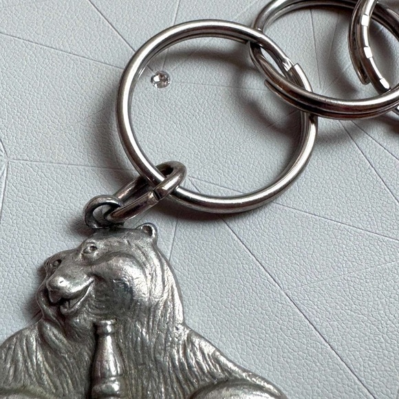 🐻 Hip Vintage 1997 Coca Cola Bear Pewter Silver Holiday Key Chain Ring - Picture 3 of 13